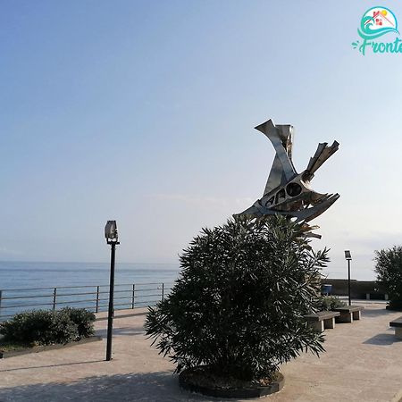 הוילה סנטה תרזה די ריבה Casa Fronte Mare מראה חיצוני תמונה